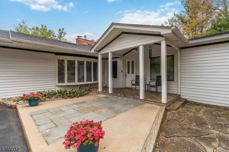 6 Seabert Ln