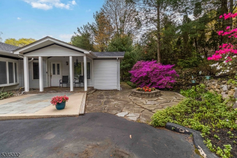 6 Seabert Ln