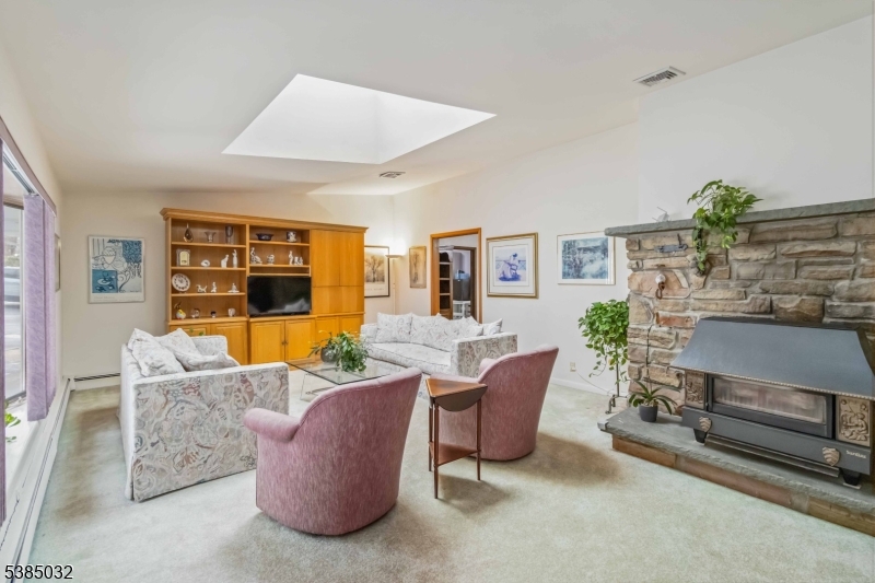 6 Seabert Ln