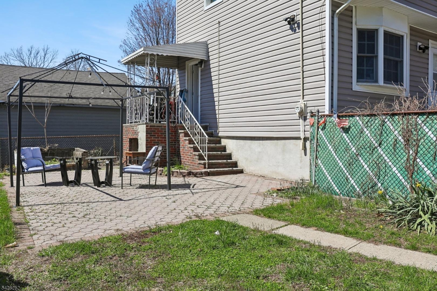 153 Smallwood Ave