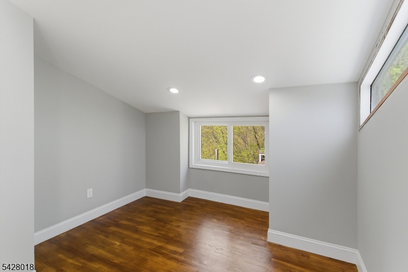 26 Hillview Ter