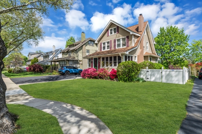 1281 Longfellow Ave