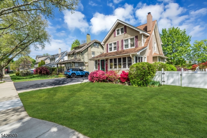 1281 Longfellow Ave