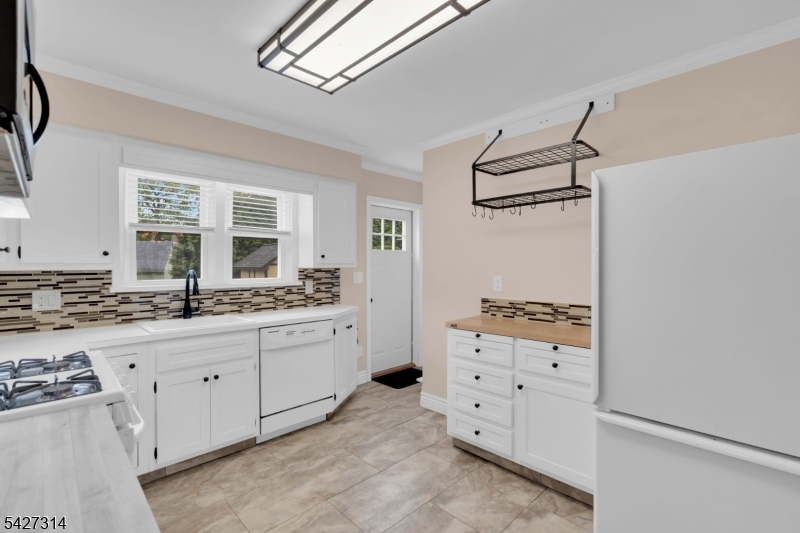 58 Locust Dr