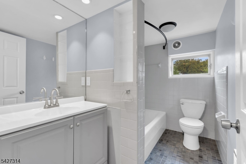 58 Locust Dr