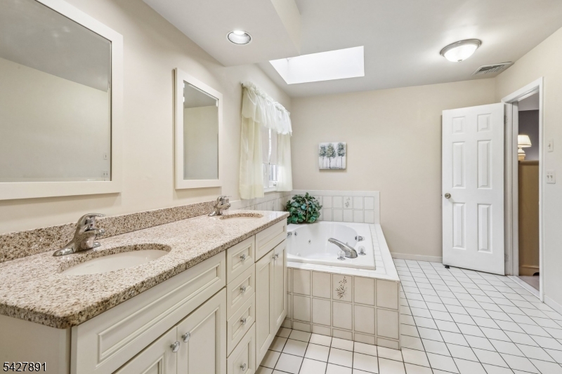 5 Revere Ct