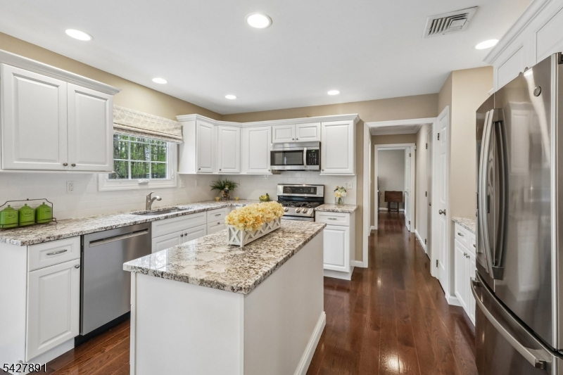 5 Revere Ct