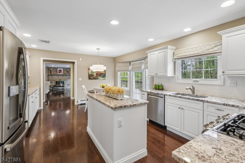 5 Revere Ct
