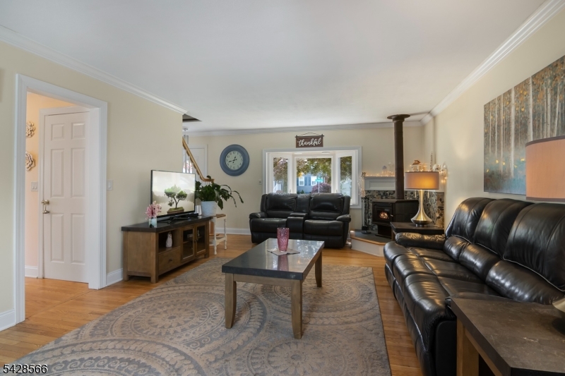 775 W Inman Ave