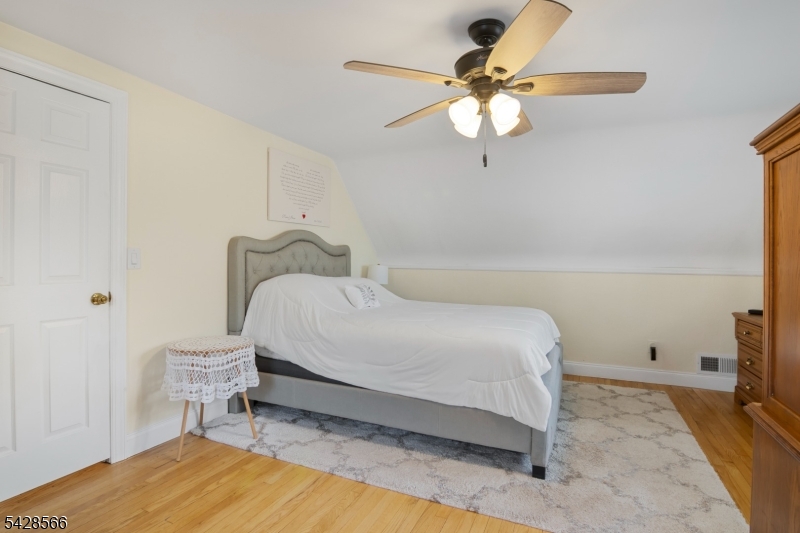 775 W Inman Ave