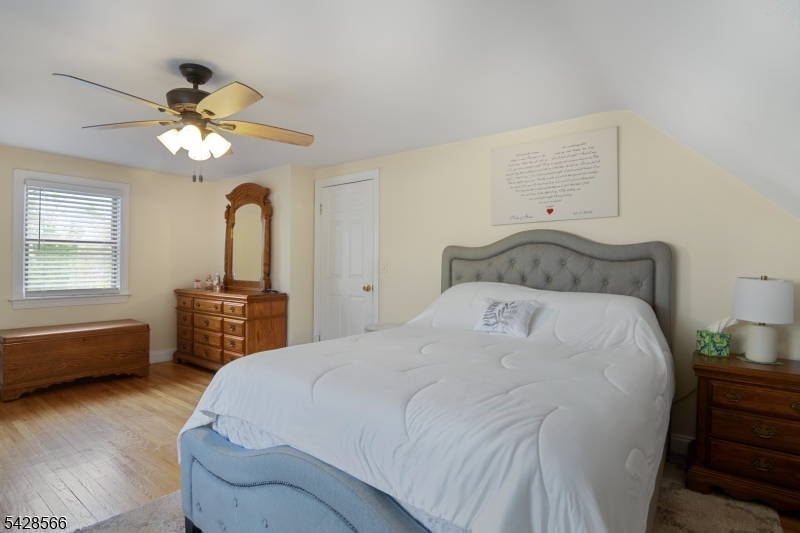 775 W Inman Ave