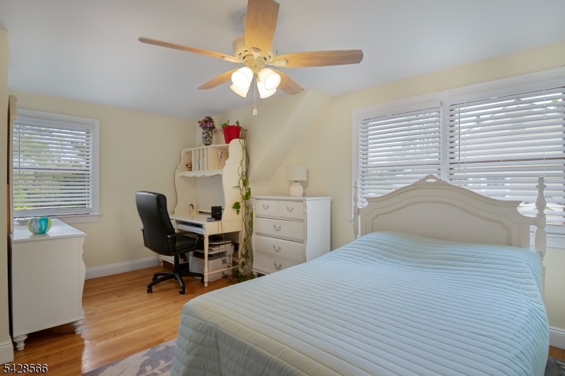 775 W Inman Ave