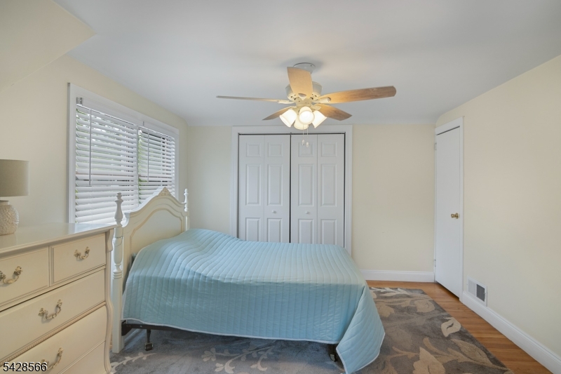 775 W Inman Ave