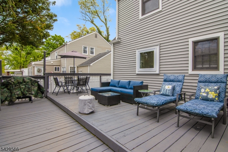 775 W Inman Ave