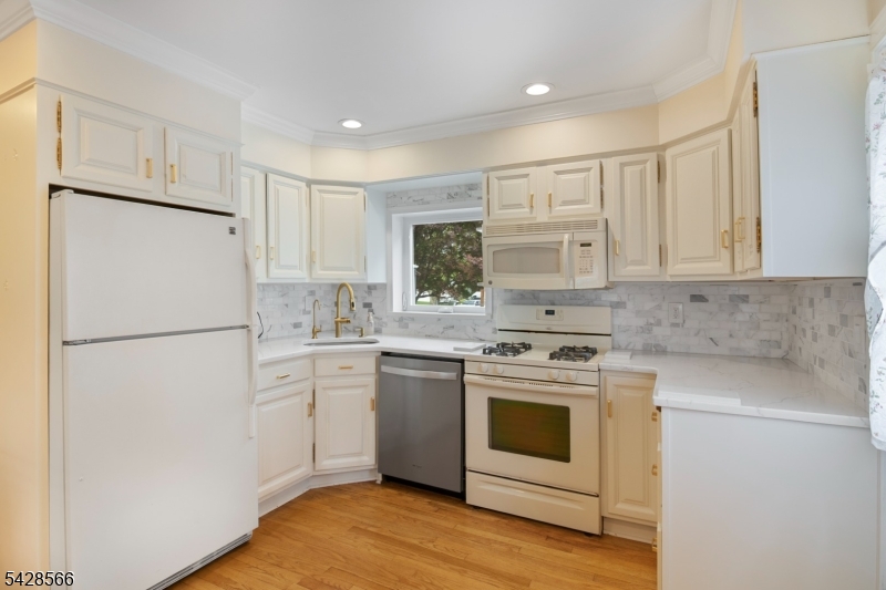 775 W Inman Ave