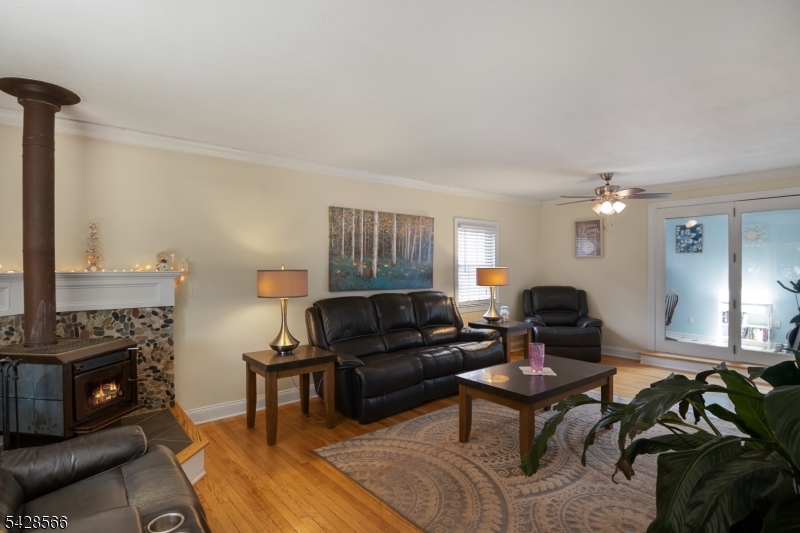 775 W Inman Ave