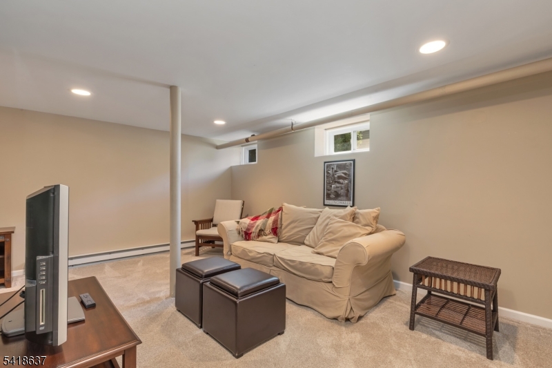 75 Hillside Ave