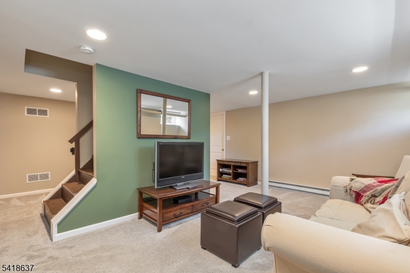 75 Hillside Ave