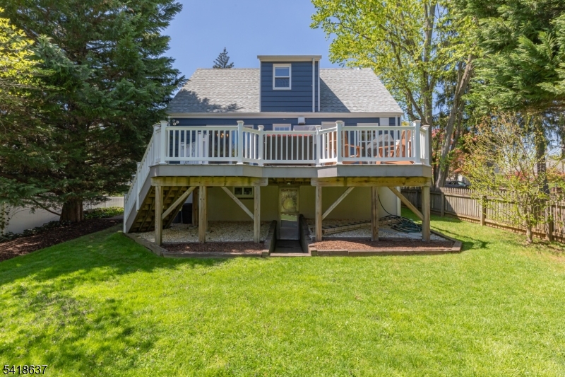 75 Hillside Ave