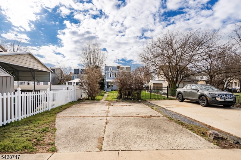 217 W Union St