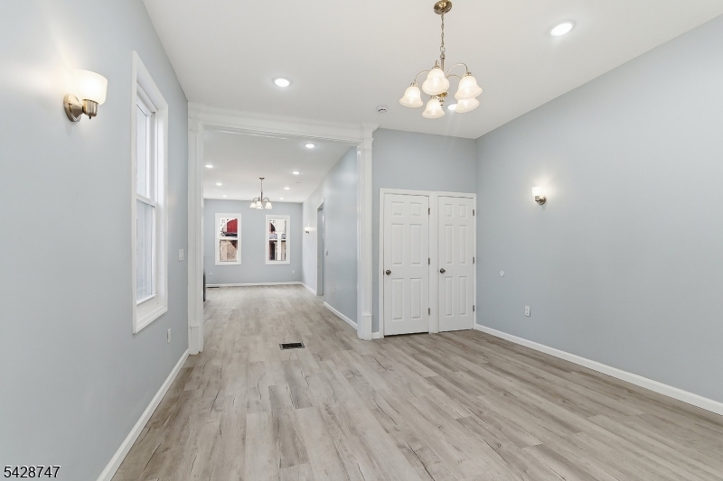217 W Union St