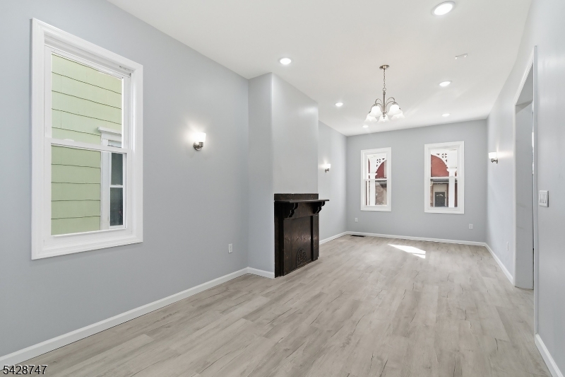 217 W Union St