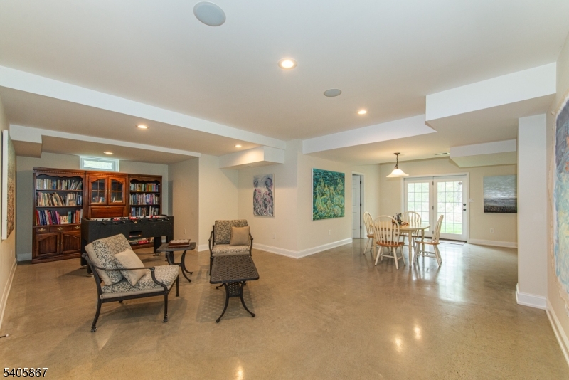 49 Sovereign Dr