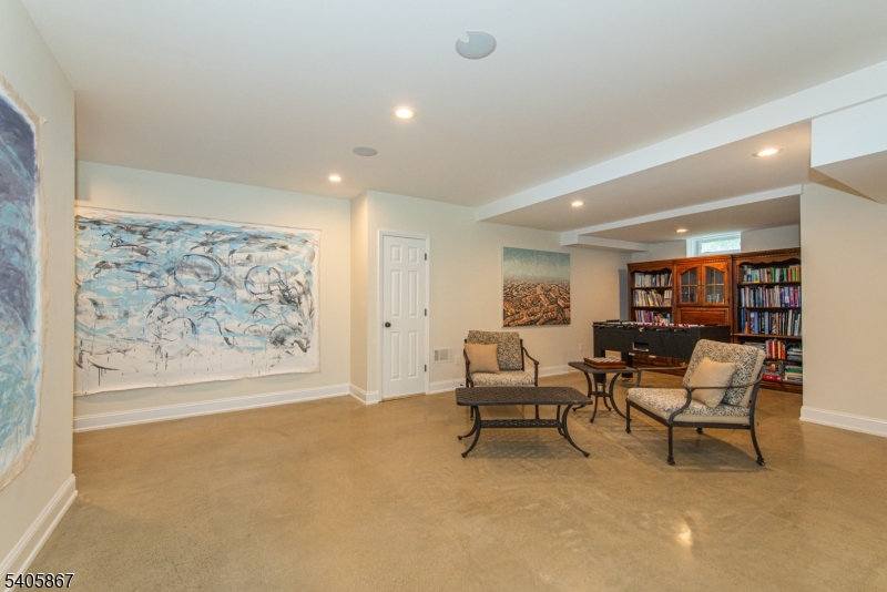 49 Sovereign Dr