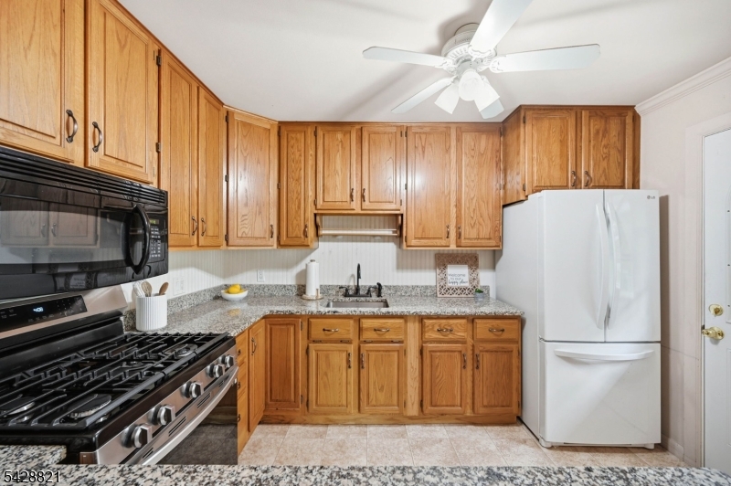 15 Fairview Ave