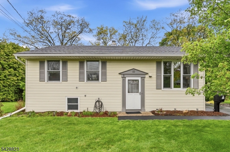 15 Fairview Ave