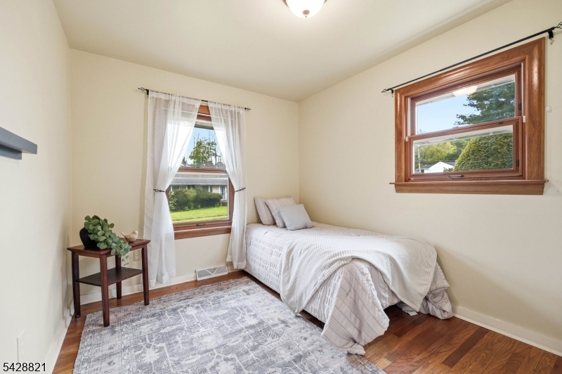 15 Fairview Ave