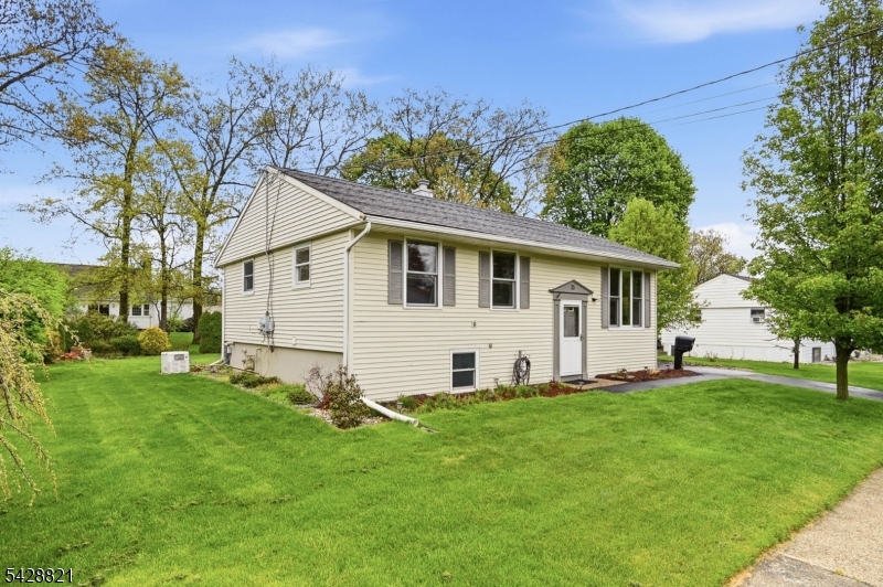 15 Fairview Ave