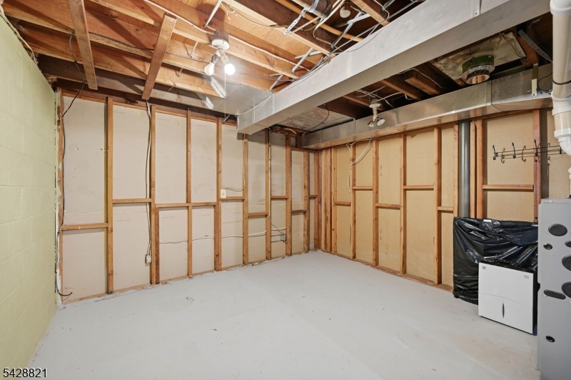 15 Fairview Ave