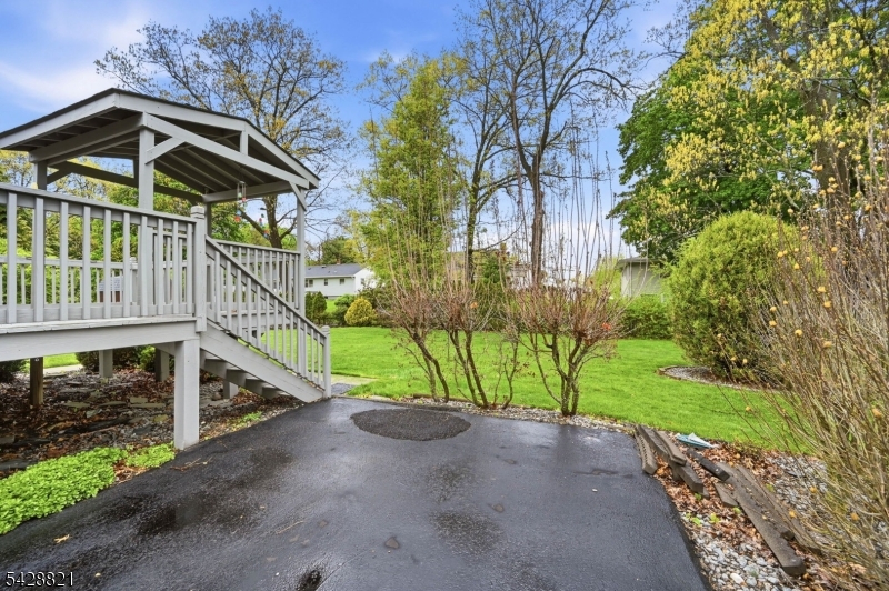 15 Fairview Ave