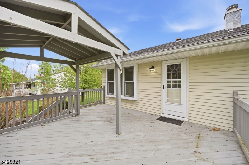 15 Fairview Ave