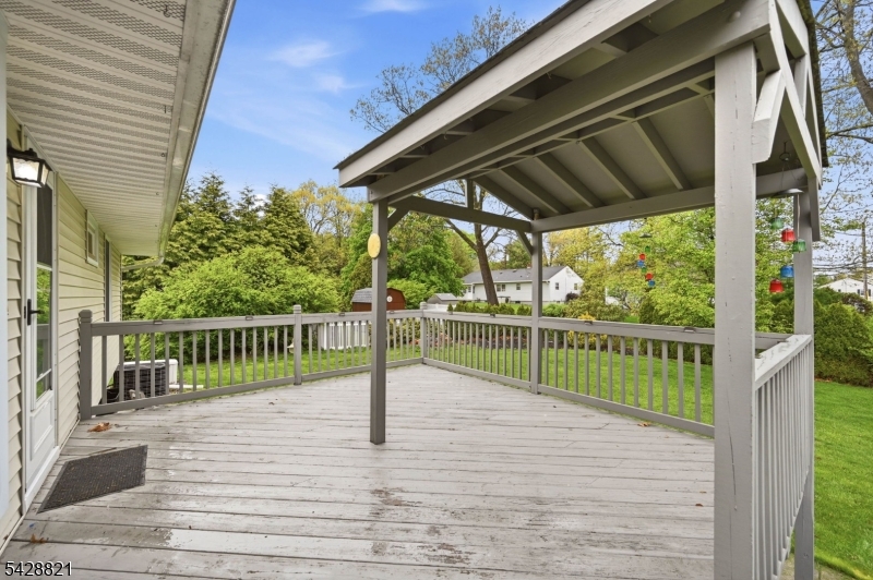 15 Fairview Ave