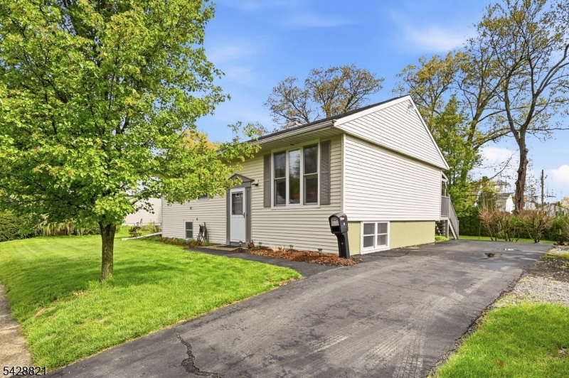 15 Fairview Ave