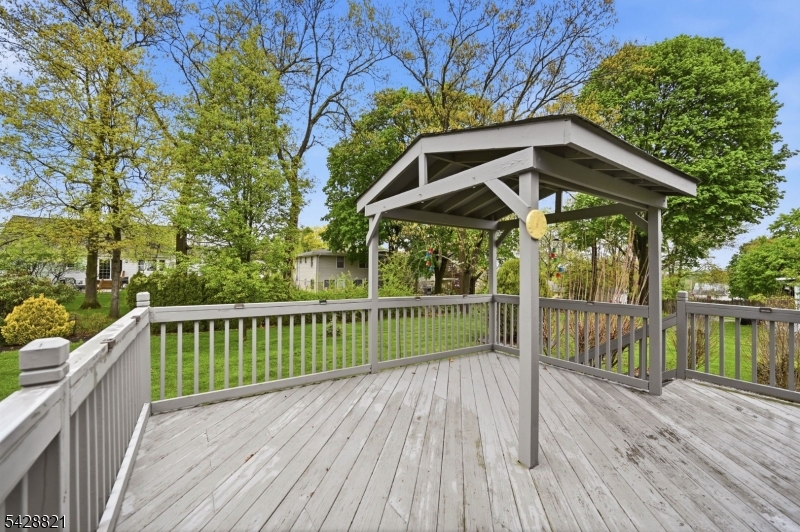 15 Fairview Ave