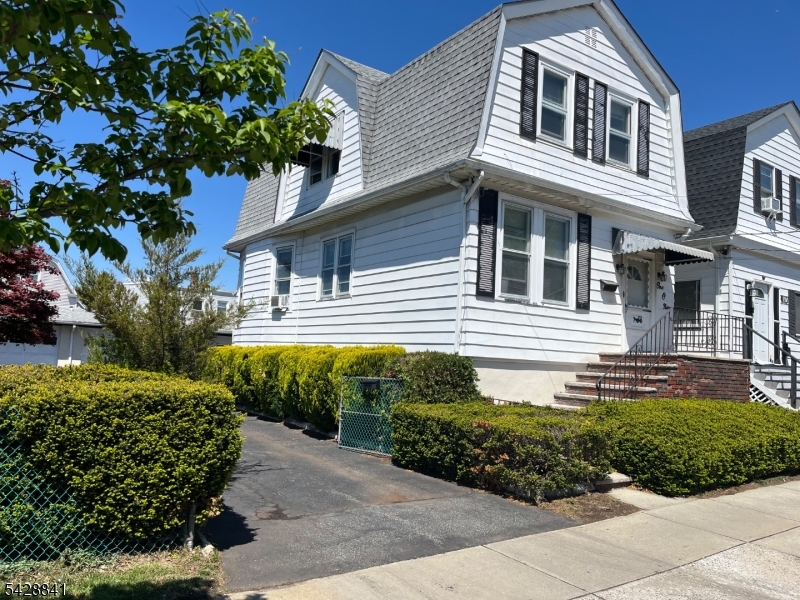 109 High St