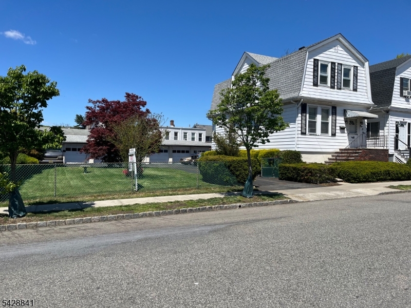 109 High St
