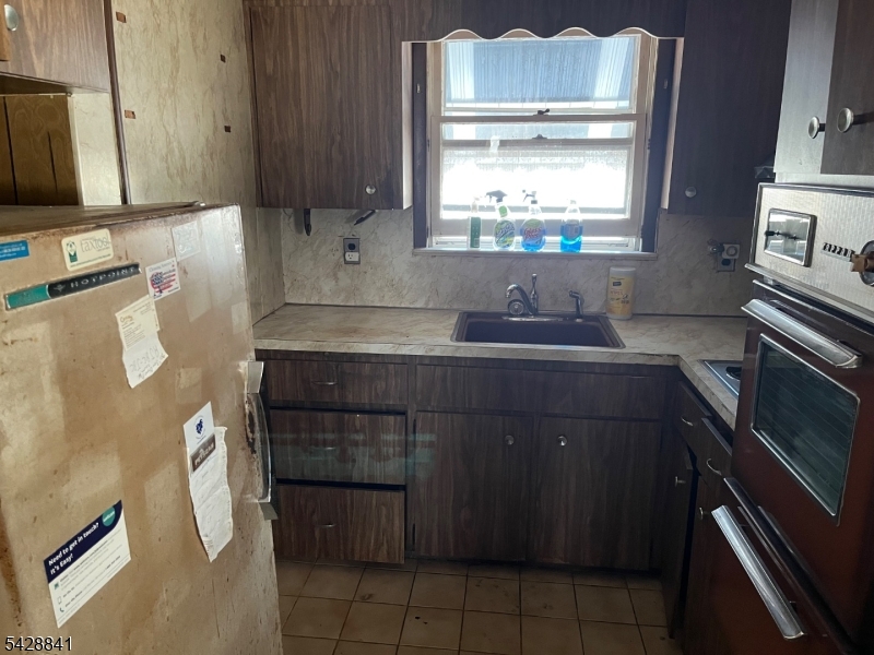 109 High St
