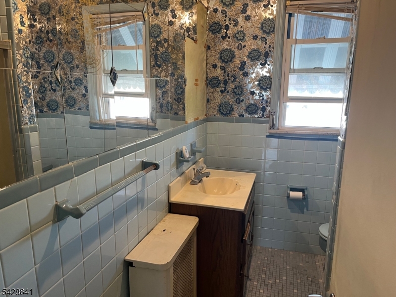 109 High St