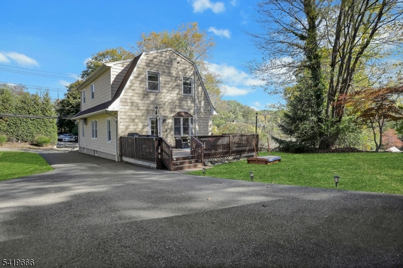 172 Yawpo Ave