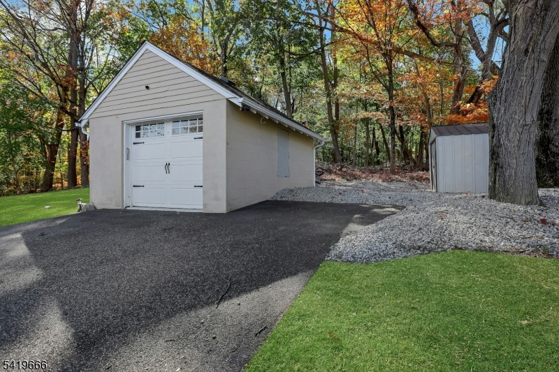 172 Yawpo Ave
