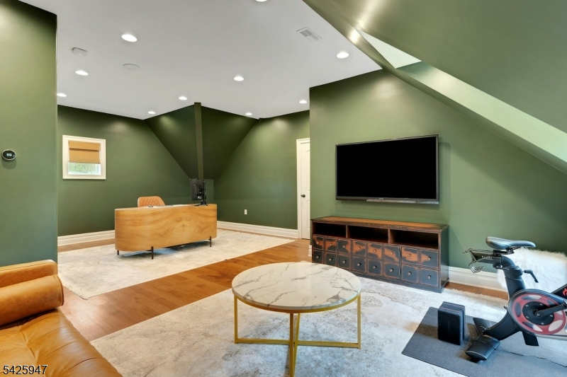 138 Oakwood Rd