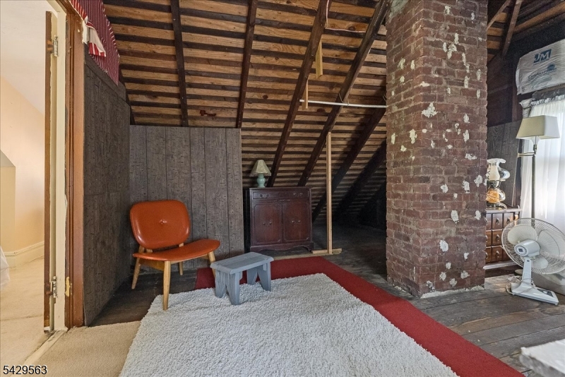 58 Maolis Ave