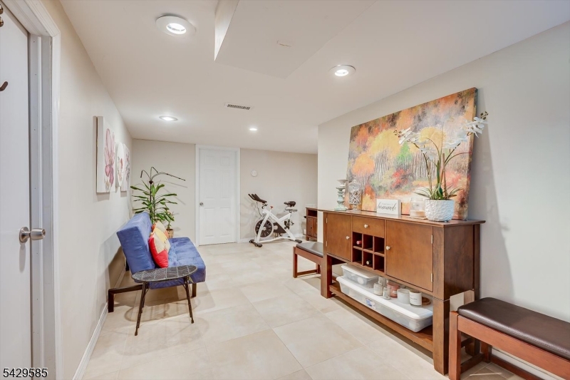 174 Runyon Ave