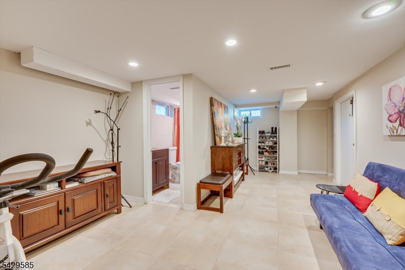 174 Runyon Ave