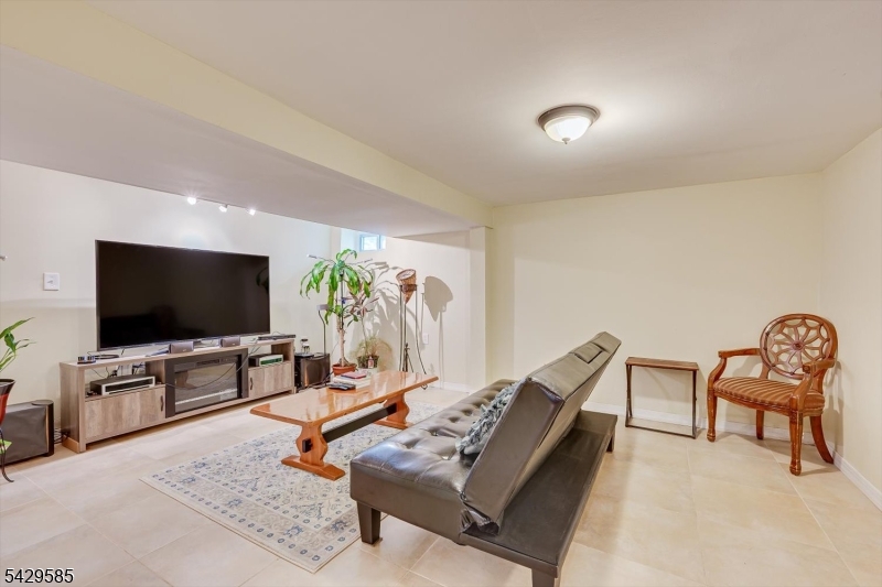 174 Runyon Ave