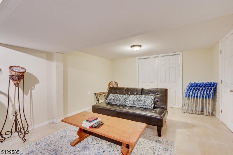174 Runyon Ave
